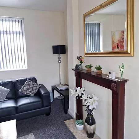 Spacious 5 Bedroom - Free Parking - Fast Wifi - Contractor Friendly Holiday home