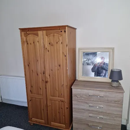 Spacious 5 Bedroom - Free Parking - Fast Wifi - Contractor Friendly