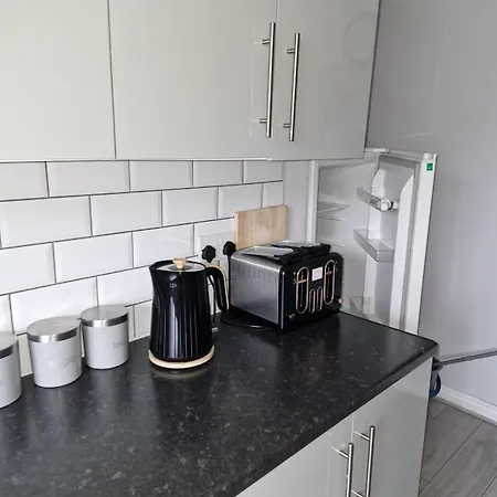 Spacious 5 Bedroom - Free Parking - Fast Wifi - Contractor Friendly Holiday home Bradford (West Yorkshire)