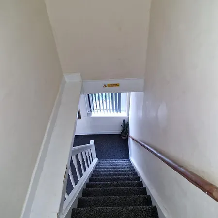 Spacious 5 Bedroom - Free Parking - Fast Wifi - Contractor Friendly *