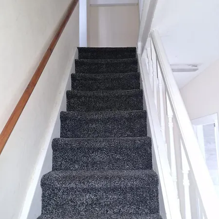 Spacious 5 Bedroom - Free Parking - Fast Wifi - Contractor Friendly Bradford (West Yorkshire)